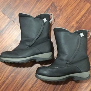 Lands Ends, Kids Boots. Size 3 Youth.